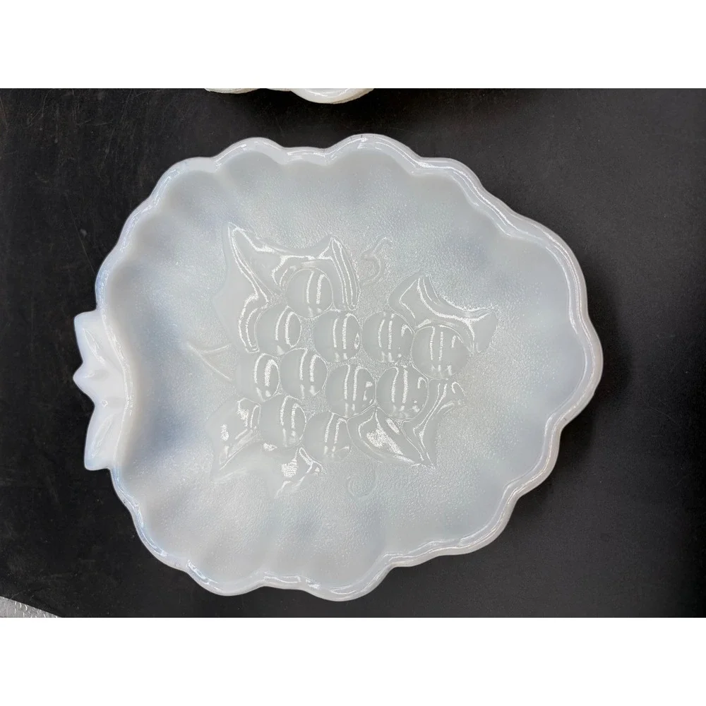Vintage White Milk Glass Grape Trinket Dishes Scalloped Edge Set of‎ 2